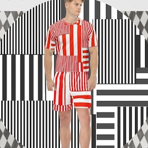 Könnte beinhalten: Ein rot-weiß gestreiftes Shirt- und Shorts-Set mit geometrischem Muster. Die Kleidung befindet sich vor einem Hintergrund aus schwarzen und weißen Streifen.