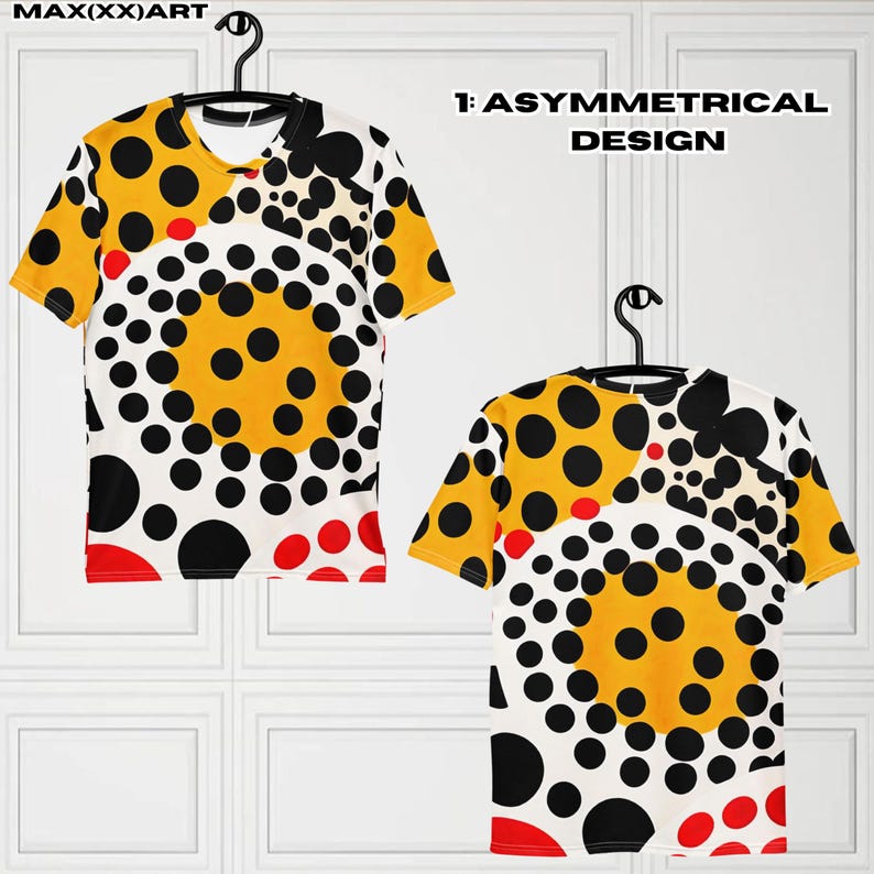 以下が含まれることがあります： 非対称デザインの半袖Tシャツ2枚。シャツは黄色、黒、赤、白のドット柄です。「1：ASYMMETRICAL DESIGN」の文字が右側に表示されています。「MAX(XX)ART」のブランド名が左上に表示されています。
