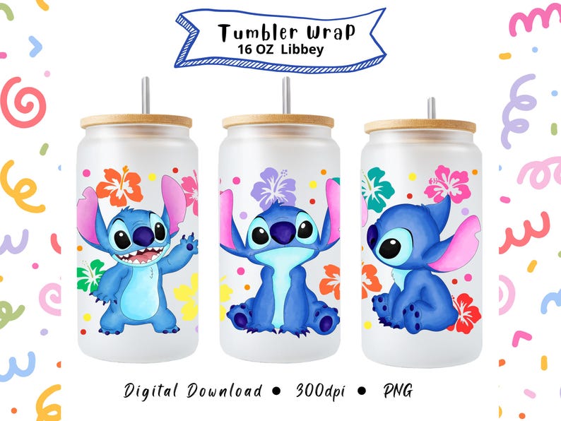 Puede incluir: Tres vasos de vidrio Libbey de 16 oz con tapas de bamb&uacute; y pajitas. Cada vaso presenta un personaje de dibujos animados azul con orejas grandes y detalles florales coloridos. El texto "Tumbler Wrap" est&aacute; en la parte superior.