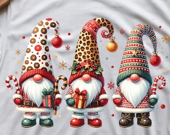 Tres gnomos navideños png / Gnomos de Papá Noel png / Gnomos navideños png / Gnomos divertidos con regalos png / Lindos gnomos navideños preppy jpg