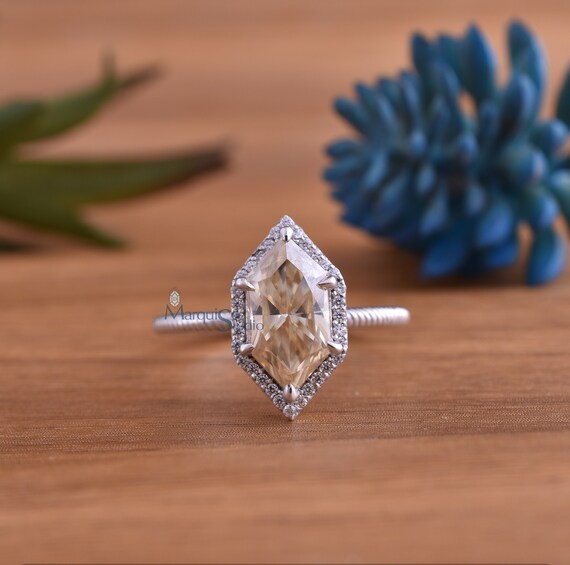 HEXAGON CRYSTAL RING SOFT BROWN HEXAGON CRYSTAL RING SOFT BROWN
