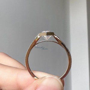 Bezel Set Moissanite Solitaire Ring Nederlandse Marquise Verlovingsring 2 Ct Nederlandse Marquise Cut Moissanite Ring Geel Gouden Bruiloft Diamanten Ring afbeelding 3