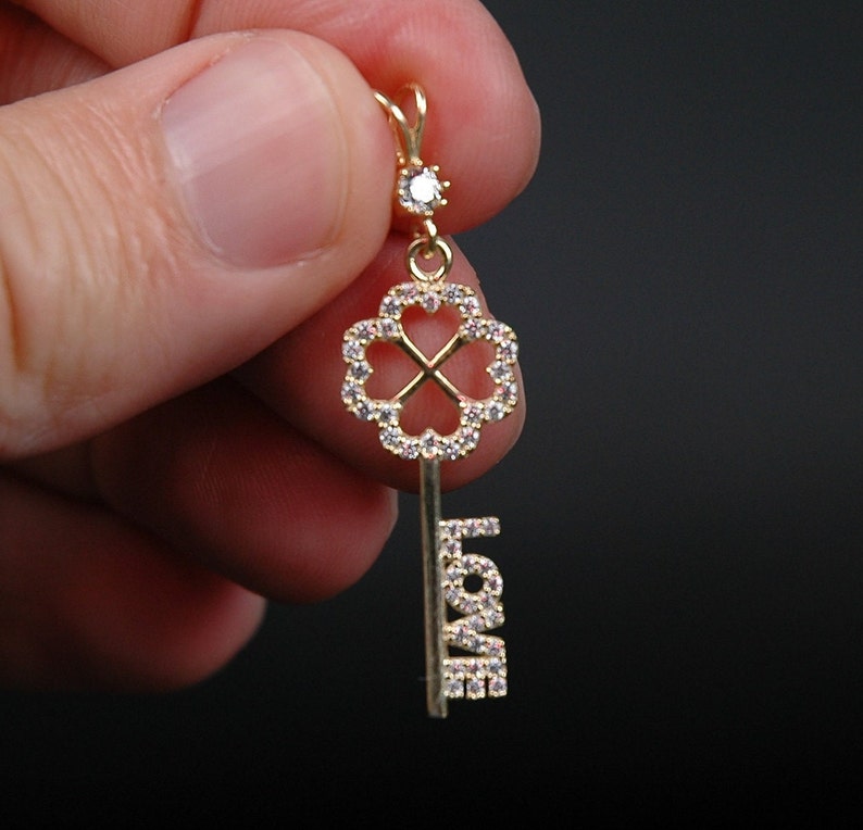 14K Gold Pendant, Love Key Necklace, Key to My Heart Jewelry, Sweetheart Key Necklace, Key Necklace Love Lock Pendant, Romantic Key Charm, imagem 2