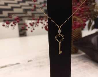 Pendentif en or 8 carats, clé d'amour, collier clé, clé de coeur, clé de mon coeur, pendentif cadenas d'amour, breloque clé romantique, pendentif classique, pendentif spécial