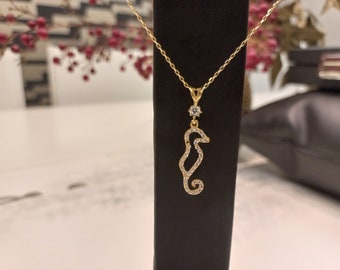 8K Gold Pendant, Seahorse Pendant, Seahorse  Necklace, Ocean Charm Jewelry, Marine Life Inspired Necklace ,Underwater Elegance Pendant,