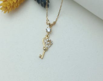 Collar de llave dorada, mini colgante de llave, joyería de llave de corazón pequeña, pequeño dije de llave de oro, collar de llave de amor, llave de corazón delicada, colgante de llave delicado