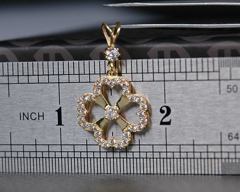 Pendentif en or 14 carats, pendentif fleur, collier de fleurs, pendentif fille, pendentif grand-mère, pendentif meilleure amie, cadeau pour elle, cadeau pour lui, or image 5