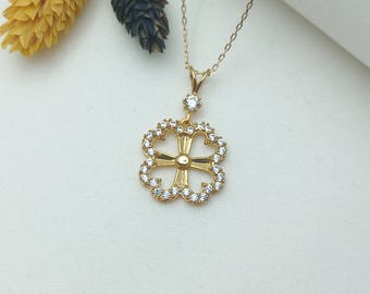 gold clover necklace, gold clover charm, lucky clover jewelry, girls clover charm, gold clover pendant, lucky charm jewelry, 14kclover charm