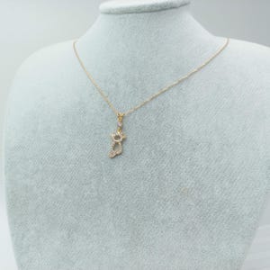 gold cat charm, cat love pendant, cat necklace, golden feline jewelry, playful cat pendant, charming kitty necklace, gold cat jewelry charm