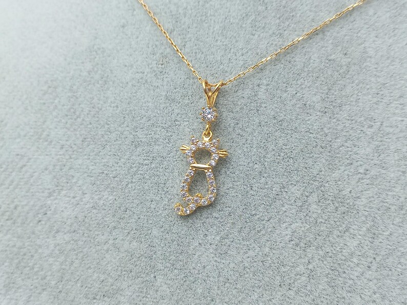gold cat charm, cat love pendant, cat necklace, golden feline jewelry, playful cat pendant, charming kitty necklace, gold cat jewelry charm