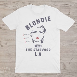 T-shirt Blondie Debbie Harry, oeuvre unique de LA Starwood. Parfait pour les sorties décontractées ou les festivals de musique. T-shirt blanc unisexe.