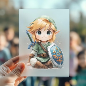 Könnte beinhalten: Eine Cartoon-Illustration von Link aus der Videospielserie The Legend of Zelda. Er trägt seine charakteristische grüne Tunika und hält sein Master Sword und seinen Hylian Shield. Der Hintergrund ist hellblau mit einem subtilen Glitzereffekt.