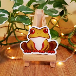Cartoon Tree Frog Sticker Cute Hand-Drawn Vinyl Frog Decal for Nature Lovers Frog Stickers for Laptops Frog Water Bottles Herpetology Gifts