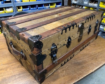 T1978 W Winship Cabin Trunk with Working Lock and Key