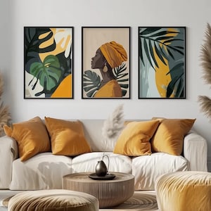 Könnte beinhalten: Drei gerahmte Kunstdrucke mit botanischen und Porträtmotiven. Das Kunstwerk umfasst ein Porträt einer Person mit gelbem Kopftuch und abstrakte botanische Illustrationen in Grün, Gelb und Schwarz.