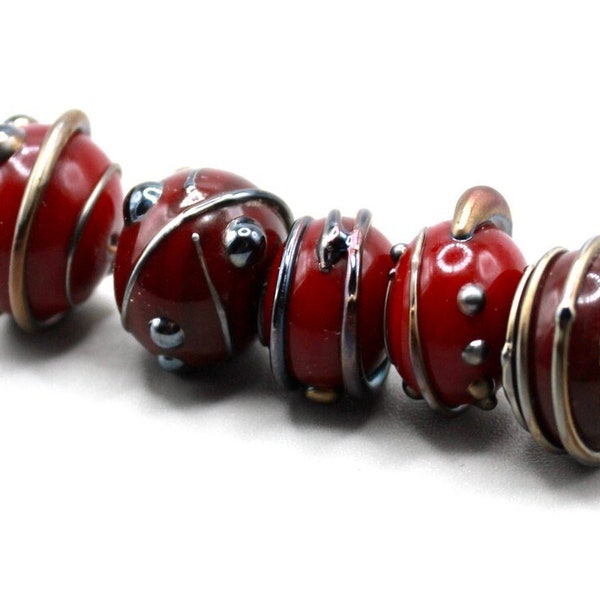 Lot lampwork beads de 5 perles artisanales en verre de Murano rouge pourpre sombre et relief noir metallico