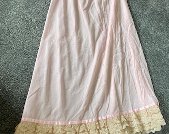 Vintage babyroze gelaagde kanten onderjurk met stroken kant coquette prairie M L
