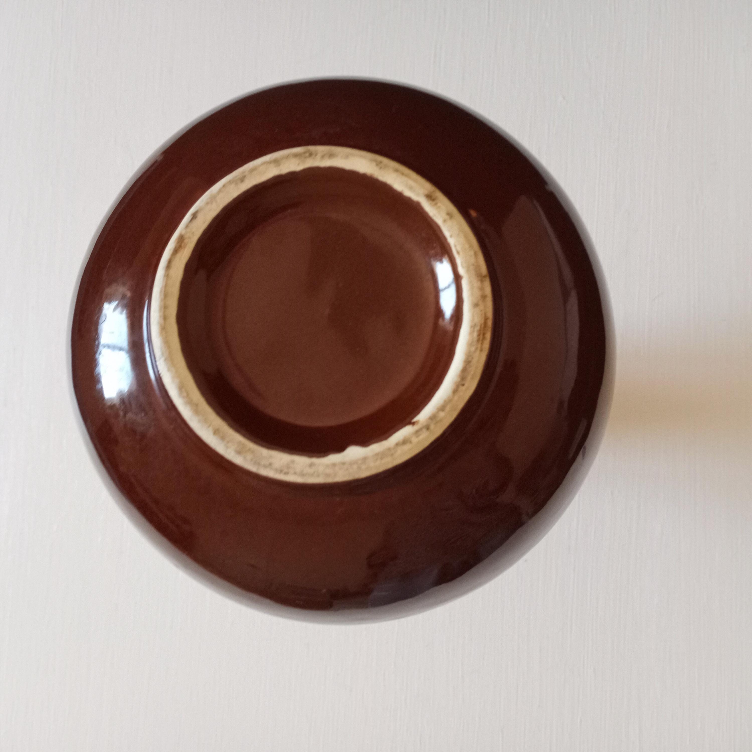 ミッドセンチュリーモダン陶器花瓶：ツートンカラーの花のアート、8.75