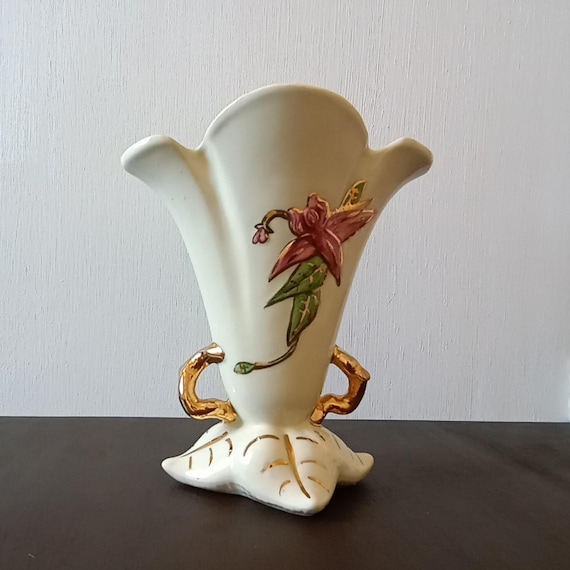 ヴィンテージ ハル陶器の花瓶：アイボリーホワイトの花柄、24Kゴールド 