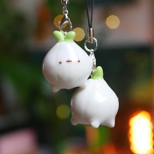 Sprouted Garlic Keychain –Desk Friend – Handmade Kawaii Polymer Clay Charm – Unique Gift Idea – Strap Phone & Bag Accessories