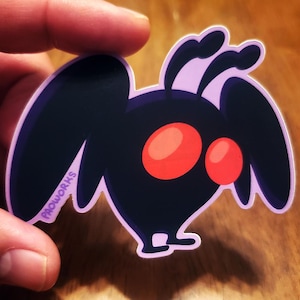 Mothman Jr. - Adhesivo mate de vinilo impermeable - Un simpático críptido de Point Pleasant, Virginia Occidental