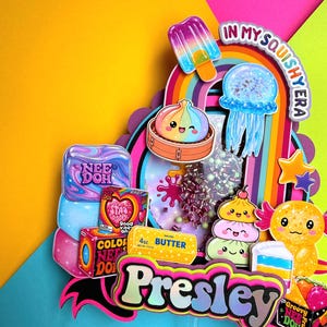 Puede incluir: Un adorno para pastel de varias capas con el nombre Presley en letras grandes, rodeado de recortes coloridos de un arco&iacute;ris, una paleta, una medusa, un dumpling, un ajolote y art&iacute;culos de Nee Doh con el texto In My Squishy Era.
