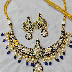 Multicolour Silver Tone Jadau Kundan Hasli Set