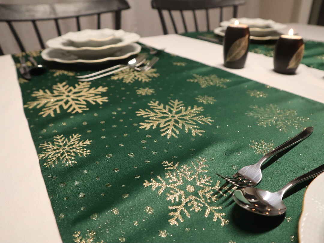 Green Runner, Snowflakes Christmas Tablecloth, Rectangle Holiday Table Covers for Kitchen