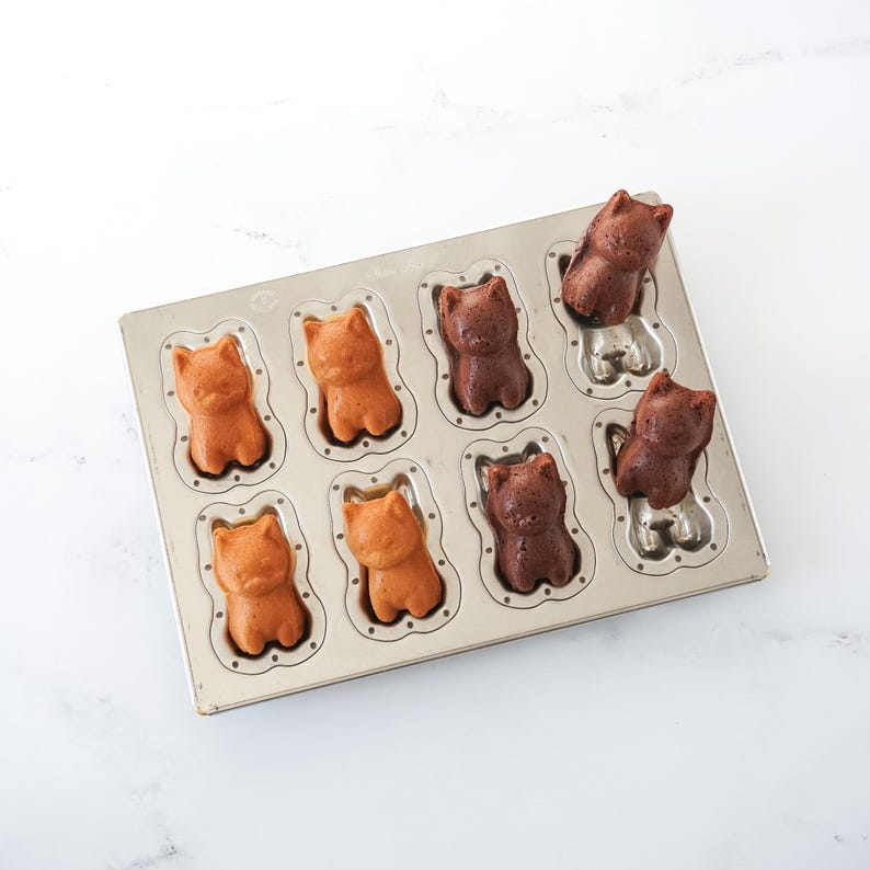 shiba inu madeleine pan, nonstick