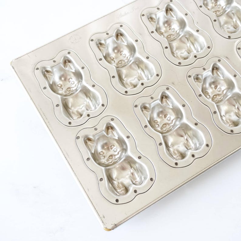 dog shaped madeleine pan, matsunaga bakeware