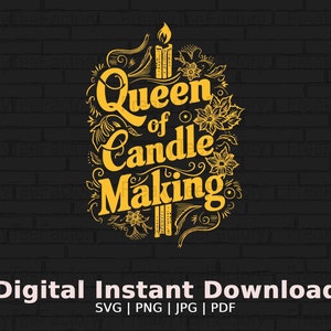 Könnte beinhalten: Ein gelbes Grafikdesign auf einem schwarzen Ziegelhintergrund mit dem Text "Queen of Candle Making" in einer dekorativen Schriftart mit floralen Akzenten.