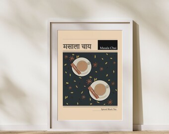 Puede incluir: Una impresión de arte imprimible con una ilustración minimalista de dos tazas de chai masala con palitos de canela y especias sobre un fondo azul oscuro. El texto "Masala Chai" está escrito en hindi e inglés. El texto "Spiced Black Tea" está escrito debajo de la ilustración.