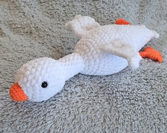 Handmade Crochet Goose Plush Toy: Amigurumi Gift