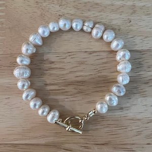 Ana Freshwater Pearl Clasp Bracelet