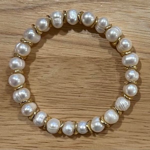 Pearl and Wavy Disk Bracelet