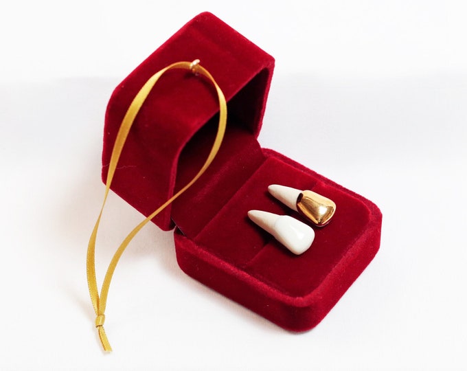 Two Front Teeth Ornament - White and Gold