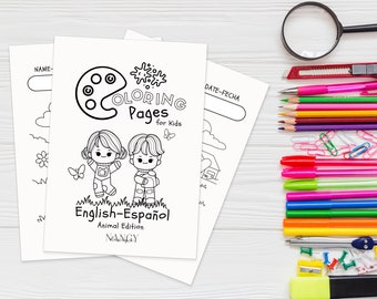 Könnte beinhalten: Schwarzweißes Malbuch mit einer Farbpalette und zwei Kindern auf dem Cover. Der Titel lautet "Coloring Pages for Kids" und der Untertitel lautet "English-Español Animal Edition".