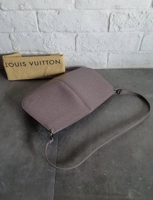 Louis Vuitton Pochette Demi Lune Pochette