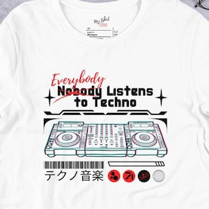 Jeder Hört Techno T-Shirt, Festival der elektronischen Musik Party Shirt - Geschenke für Sie und Ihn - Festivalkleidung für elektronische Musik
