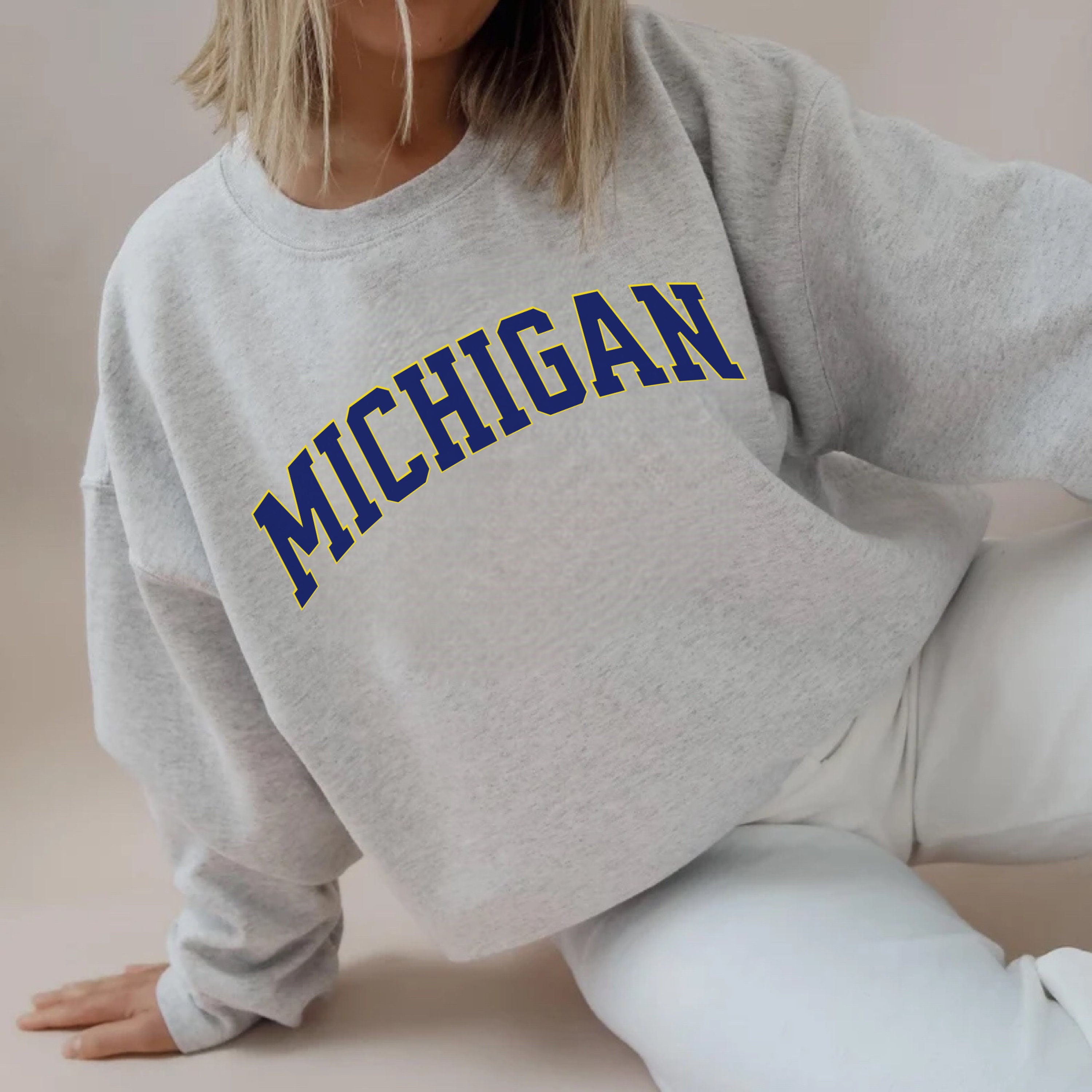 Vintage - University of Michigan Embroidered Arch & Diamond M Midwest Embroidery  Crewneck Sweatshirt Knit Grey (Large) –