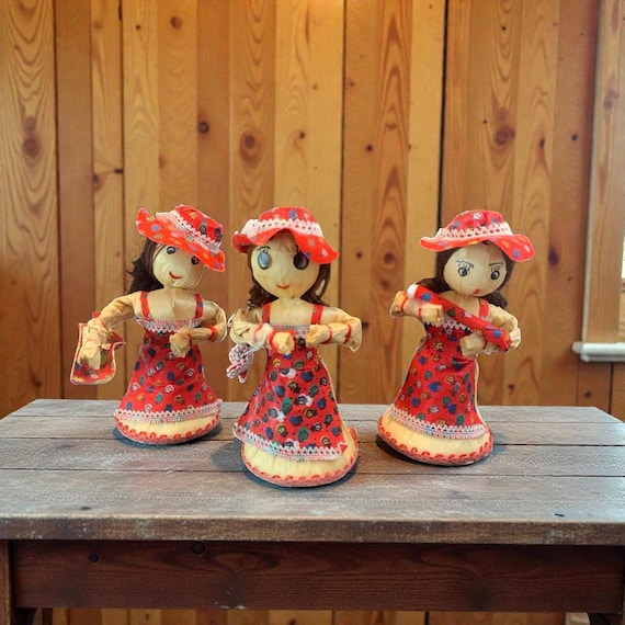 Vintage Corn Husk Lady Dolls: 1970s Folk Art Set of 3