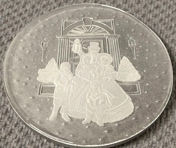 Vintage Frosted Glass Christmas Collector Plate: Carolers Design, 13 Inch