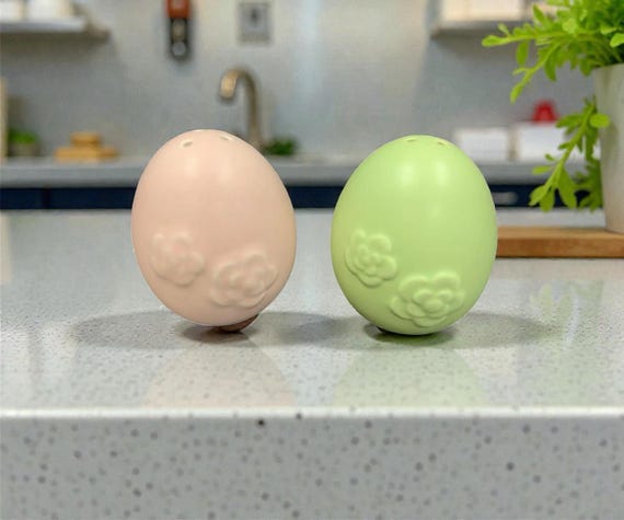 Vintage Pastel Ceramic Egg Salt and Pepper Shakers: Spring Easter Decor