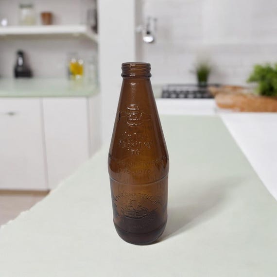 1976 Bicentennial Beer Bottle: Fyfe and Drum, Spirit of '76