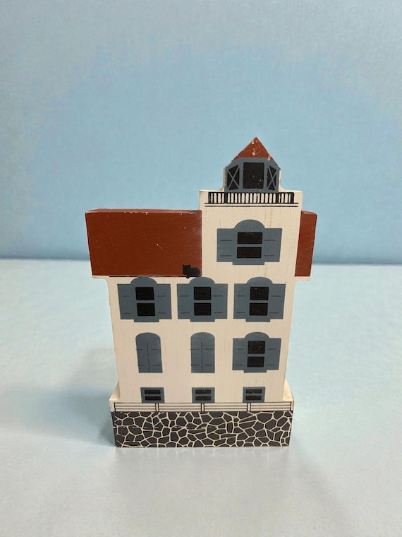 Vintage Cats Meow Lorain Lighthouse, Signed Nautical Decor (1987)