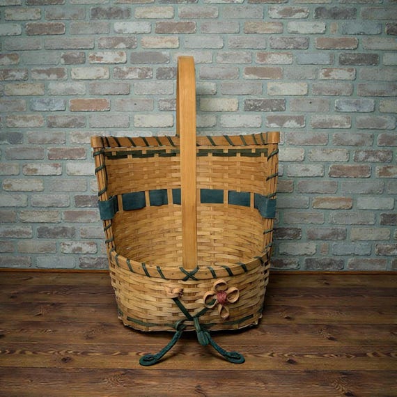 Vintage Wicker Market Basket, Decorative Appliqué, 1990s Decor