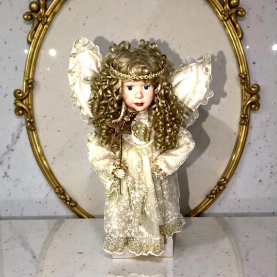 Vintage Animated Angel Figurine: Santa's Christmas Decor