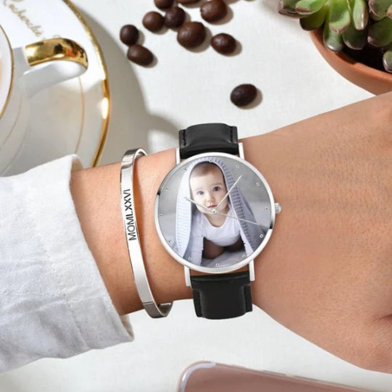 Reloj con correa de cuero con foto personalizada, reloj con nombre de texto grabado para hombres y mujeres, reloj con foto grabado personalizado para parejas, regalo para él imagen 5