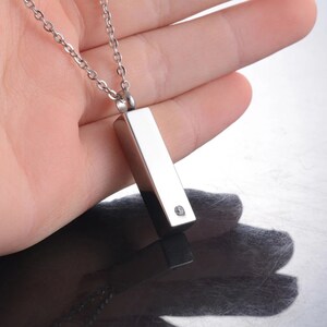 Noms personnalisés Cube Bar Urne Collier Memorial Ash Souvenir Pendentif Crémation Bijoux Cadeaux souvenirs personnalisés image 5