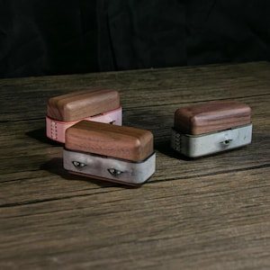Custodia rigida in legno di noce in pelle fatta a mano per auricolare Bluetooth Sony WF-1000xm4 Sony WF-1000xm5